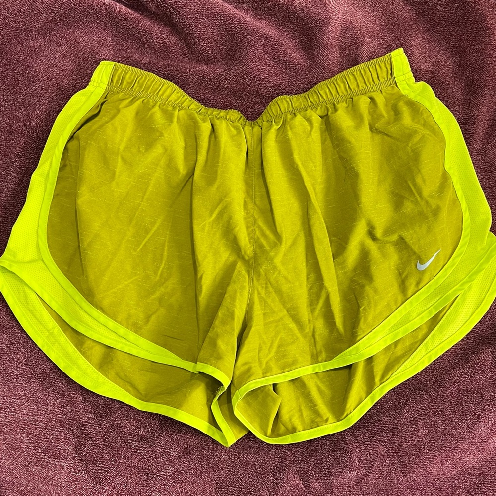 Nike Tempo
Women's Brief-Lined Running Shorts